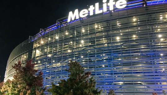 ln1979l's tweet photo. @Carlos56900770 @Moroccanfoot94 One problem is the using of projector in the bernabéu stadium, fix this because you can't go from stadiums like those in usa (Mercedes benz stadium) in 2026 to the bernabéu that use a projector and is close to a random stadium in america called Metlife stadium. https://t.co/Q5Mk6HrYj6