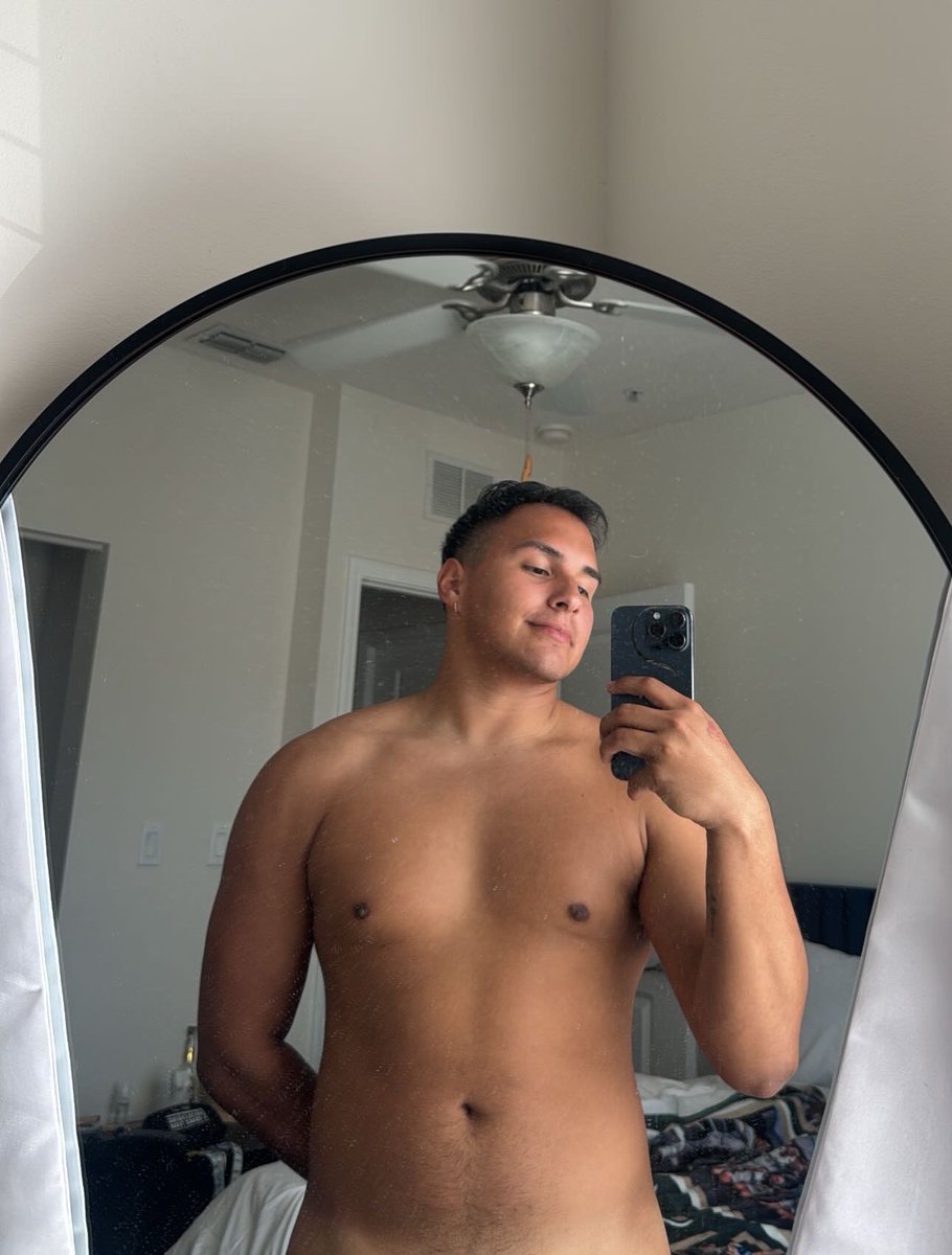 StephonRamos's tweet photo. just saying hi https://t.co/hzebSmsWPa