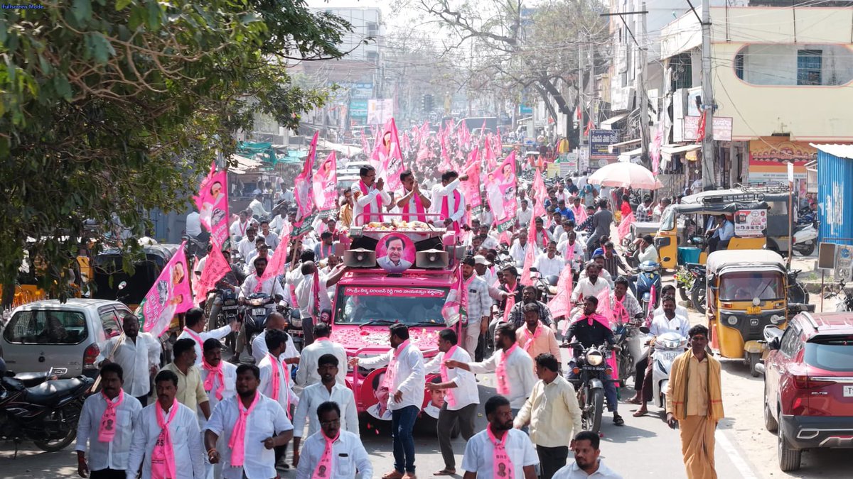 BRSWanaparthy's tweet photo. మున్సిపల్ ఎన్నికల సమరానికి బి.ఆర్.ఎస్ శంఖారావం 

ఆంధ్ర పాలకుల బానిస పాలనకు చరమగీతం పాడిన మహానాయకుడు కె.సి.ఆర్ గారు తెలంగాణకు ఇచ్చిన సంక్షేమం, అభివృద్ధిని ప్రజల ముందుకు తీసుకెళ్లాల్సిన బాధ్యత కార్యకర్తలపై ఉందని మాజీ శాసనమండలి చైర్మన్ స్వామి గౌడ్ గారు పిలుపునిచ్చారు. https://t.co/onCklc3z6v