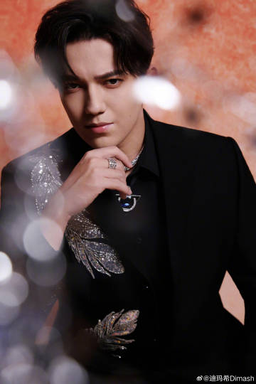 DimashMX's tweet image. En el Día de las Dears, las fans de Dimash elevamos nuestro agradecimiento por su voz única, su sensibilidad y la luz que regala al mundo, uniendo corazones más allá de cualquier frontera
NINE YEARS OF LOVE
#DimashAndDears
Happy Dears Day 2026