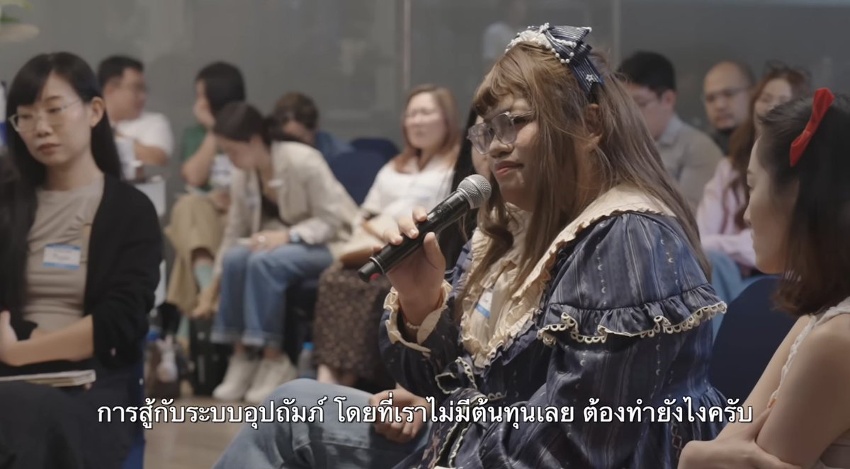 ter_nawapol's tweet photo. คลิปบันทึกวงสนทนา นิ้วกลม roundshare x #พนักงานใหม่โปรดรับไว้พิจารณา ตอนนี้มีดูและฟังฟรีแล้วนะครับ มาครบทุกหัวช้อที่ชีวิต(และในหนัง)ที่เราจะเจอตั้งแต่ การเมือง สังคม การศึกษา ระบบข้าราชการ  ระบบอุปถัมภ์ ฯลฯ ดูที่ https://t.co/h7O8Vy1FC4 https://t.co/Nh2mRZcJQK