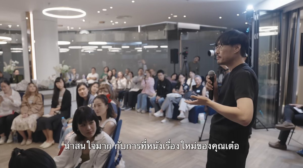 ter_nawapol's tweet photo. คลิปบันทึกวงสนทนา นิ้วกลม roundshare x #พนักงานใหม่โปรดรับไว้พิจารณา ตอนนี้มีดูและฟังฟรีแล้วนะครับ มาครบทุกหัวช้อที่ชีวิต(และในหนัง)ที่เราจะเจอตั้งแต่ การเมือง สังคม การศึกษา ระบบข้าราชการ  ระบบอุปถัมภ์ ฯลฯ ดูที่ https://t.co/h7O8Vy1FC4 https://t.co/Nh2mRZcJQK
