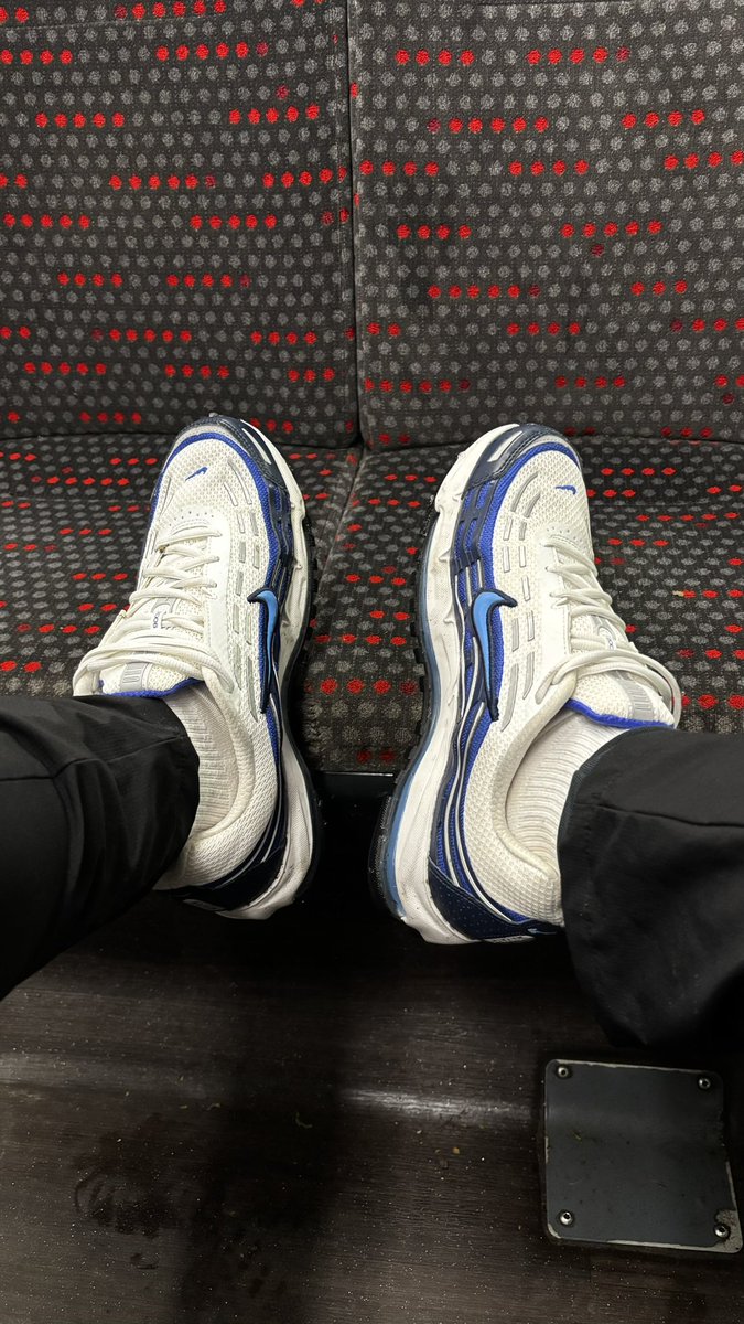 MessyNikes's tweet photo. What else would you do? https://t.co/ag7WEz5mEQ