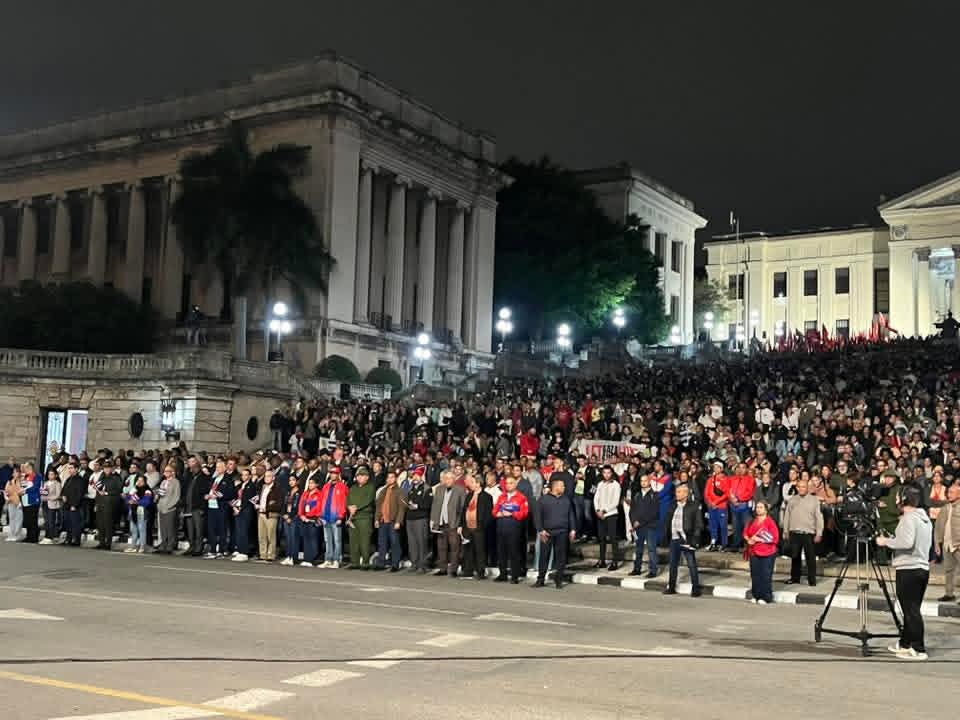 Un año más Cuba es Fidelista y Martiana.

Marcha de las Antorchas de 2026.

#PatriaOMuerteVenceremos