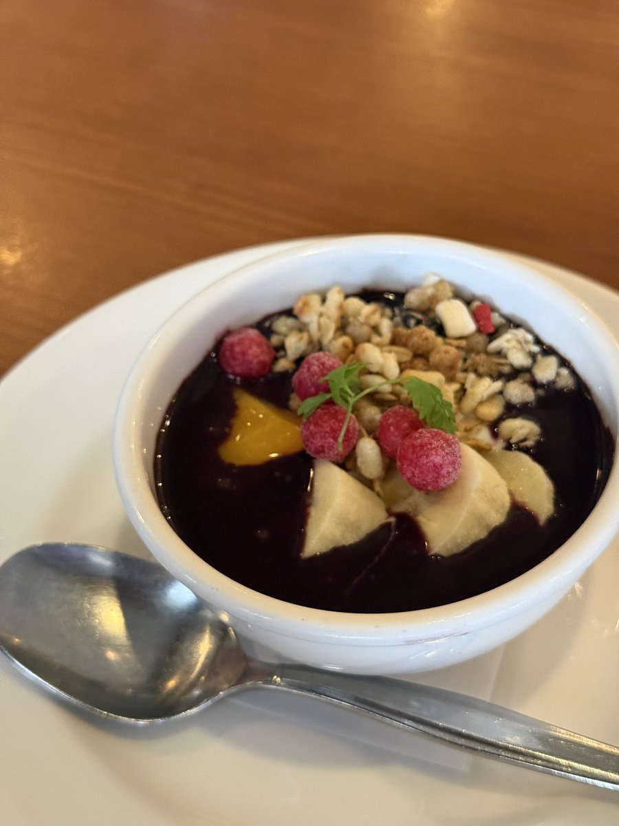 ロイヤルホストのアサイーボウル😘