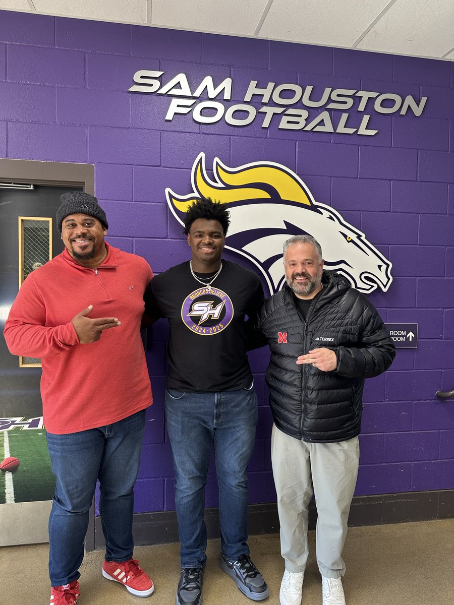 Sam Houston High Football Recruiting tweet media