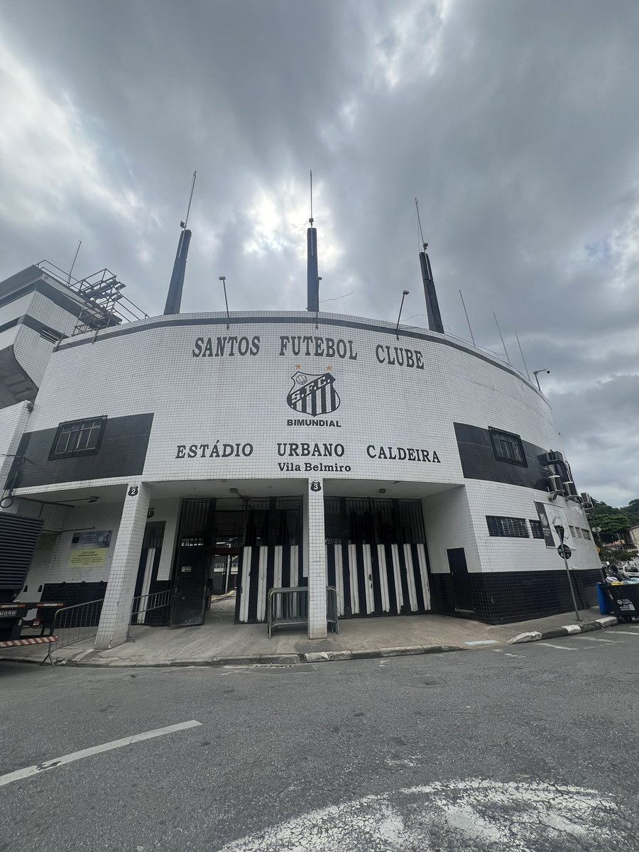 SantosFC_Ingles's tweet photo. completely surreal being here…a place i’ve seen in images and videos for years. almost like an out of body experience. 

so happy to have finally seen the world famous vila belmiro in person 🤩⚪️⚫️🐳 https://t.co/WTTbWHuwZ1