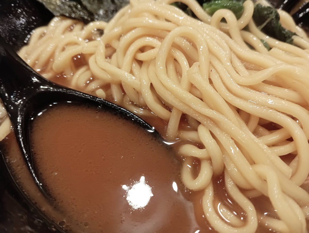 inageshirousagi's tweet photo. 横濱家系ラーメン十代目 野中家@門前仲町
ラーメン【並】
ライス(食べ放題)
全部普通

初来店
ツルっパツっストレート麺
初動カエシがガツンときてじわじわスープの旨味感じてくる/あっさりめで飲みやすく完飲
燻香良い肉厚チャーシュー
裏カッパ刻みしょうがマヨライス◎
ごちそうさまでした https://t.co/Q1aoIAe06F