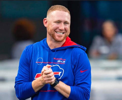sandropacheco71's tweet image. The #BuffaloBills didn't have to look far to find #SeanMcDermott's replacement, as the franchise is promoting offensive coordinator #JoeBrady to head coach on Tuesday January 27, 2026.
#Brady #Signed a 5 year #Contract. #NFL #MakingHistory #BillsMafia #TheBillsMakeMeWannaShout
