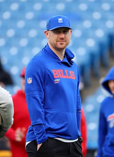 sandropacheco71's tweet image. The #BuffaloBills didn't have to look far to find #SeanMcDermott's replacement, as the franchise is promoting offensive coordinator #JoeBrady to head coach on Tuesday January 27, 2026.
#Brady #Signed a 5 year #Contract. #NFL #MakingHistory #BillsMafia #TheBillsMakeMeWannaShout