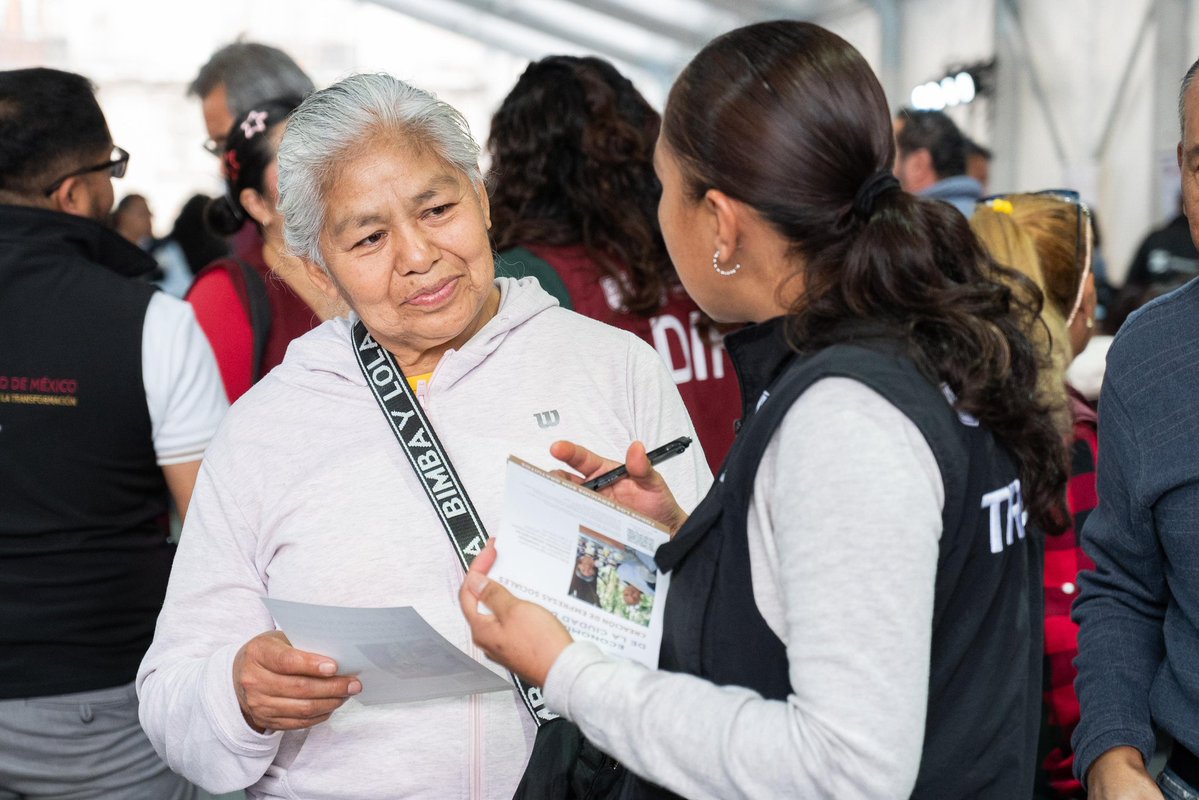 Concluimos con éxito una jornada más de #ZócaloCiudadano, un espacio para el diálogo y la participación activa. 🤝

En el corazón de nuestra ciudad damos atención directa a las peticiones, demandas y sugerencias de la ciudadanía.  ✍🏼

Con el equipo de <a href="/TrabajoCDMX/">Trabajo CDMX</a> atendemos temas