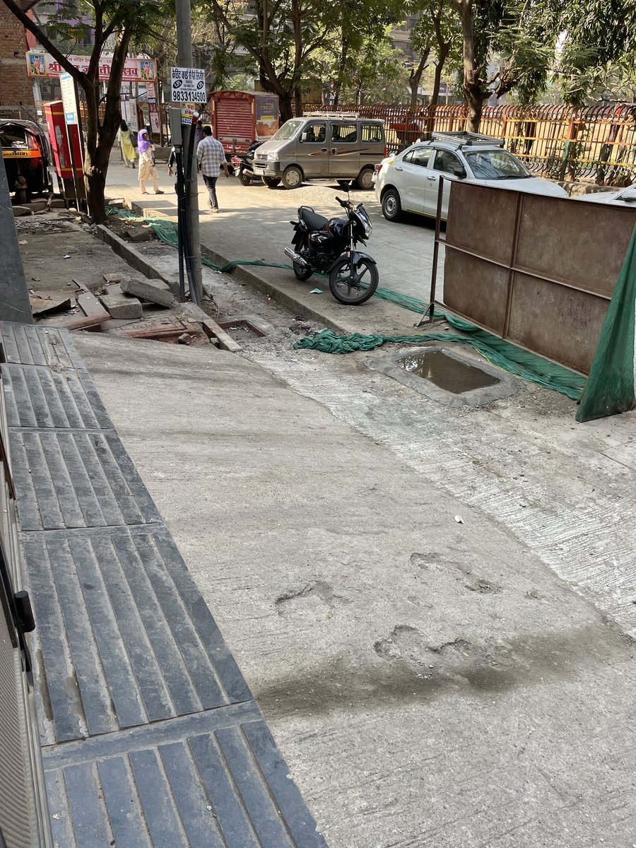 Pratz0203's tweet photo. Work left half way, contractor left the road work half way @mybmc @patel_harshb @mybmcWardPS location - Shastri nagar Goregaon West near bldg 21 west view @RoadsOfMumbai @Dev_Fadnavis @AmeetSatam https://t.co/f1gIOdO48e