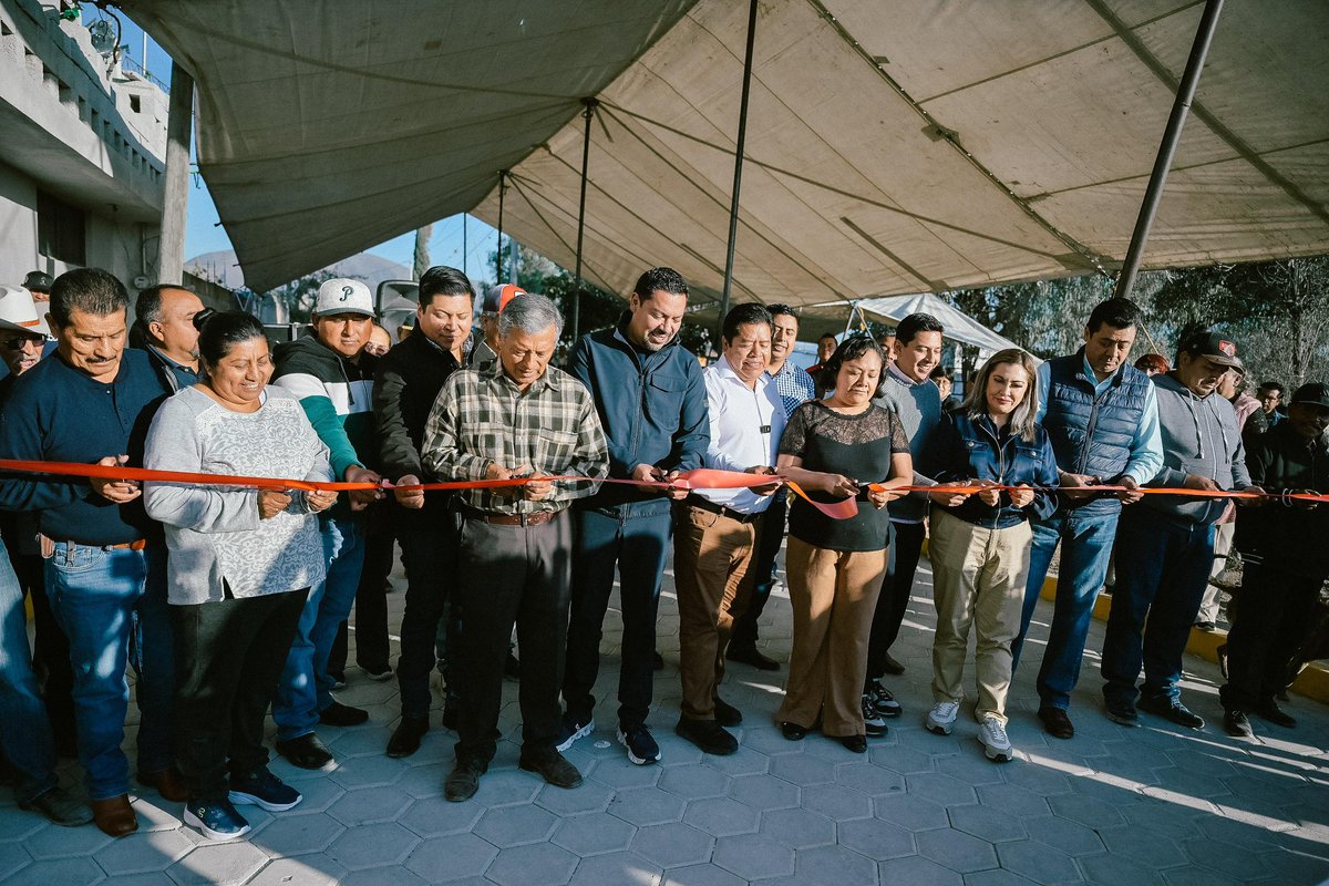 A_Villegas_Men's tweet image. Hoy estuve en el barrio de San Juan, en mi #Tecamachalco, acompañando a @MateoHdzl en la inauguración de una #obra que ya es parte del barrio.
Momentos sencillos que recuerdan de dónde vengo y por qué este lugar siempre se siente como casa.🏠 ❤️