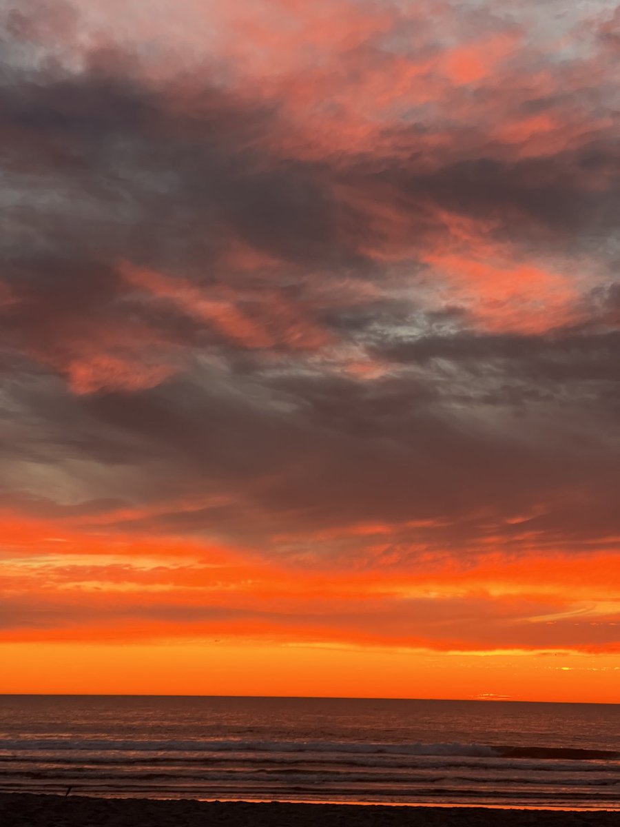 DonOrsillo's tweet photo. Another beautiful SD winter sunset 🙌 #DonDiego https://t.co/HurZzicfaG