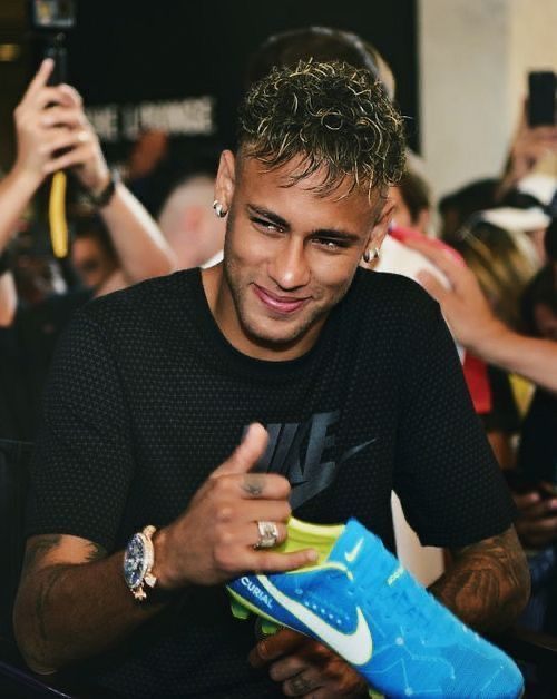 EmpNeymar's tweet photo. Neymar na Nike era uma parada né? https://t.co/LiCuz8KZNY