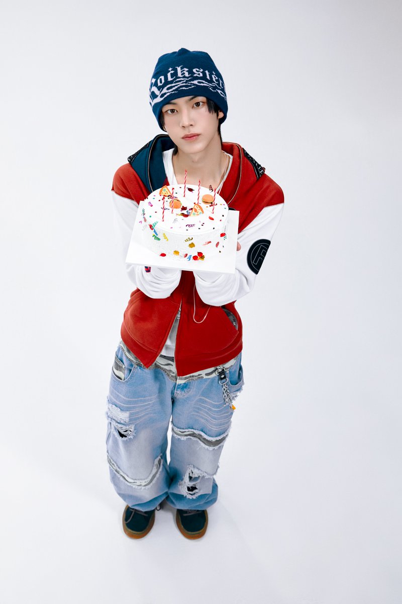 HYBE_MERCH's tweet photo. 나의 가장 찬란한 1월 30일🎂

DOHOON'S FAVORITE BOX
🎁 상품 공개: 2026. 01. 29. 11AM(KST)
📆 판매 오픈: 2026. 01. 30. 11AM(KST)
📍 @weverseshop

#TWS #투어스 #247WithUs
#DOHOON #도훈 https://t.co/3uaXdSpIto