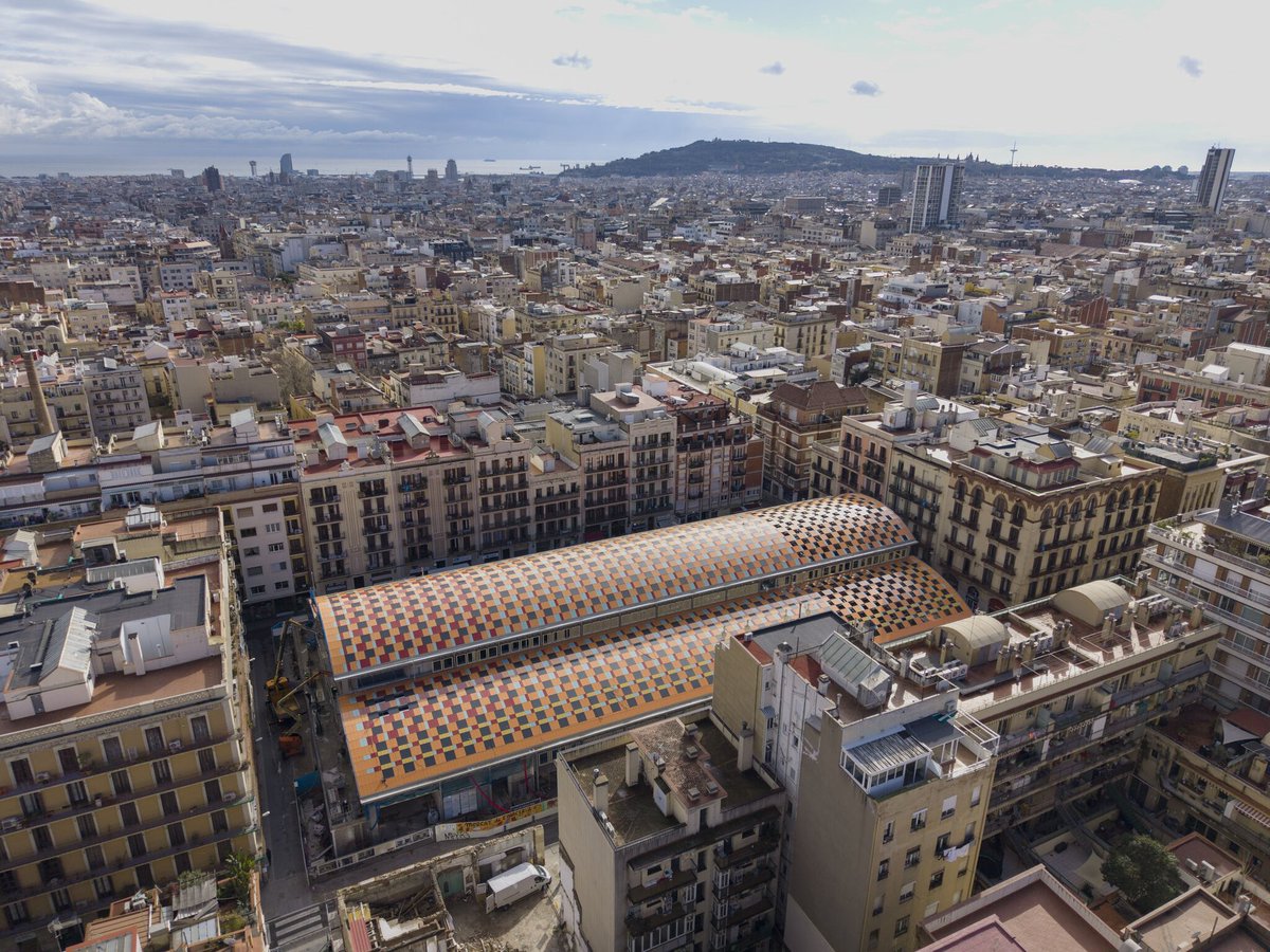 Terra_Futur's tweet photo. El Mercat de l'Abaceria de Gràcia ja té coberta, s'espera que aquest estiu pugui tornar a obrir a públic.🤗 #Barcelona
https://t.co/1lvkcLucyq https://t.co/bvukfp6cKK