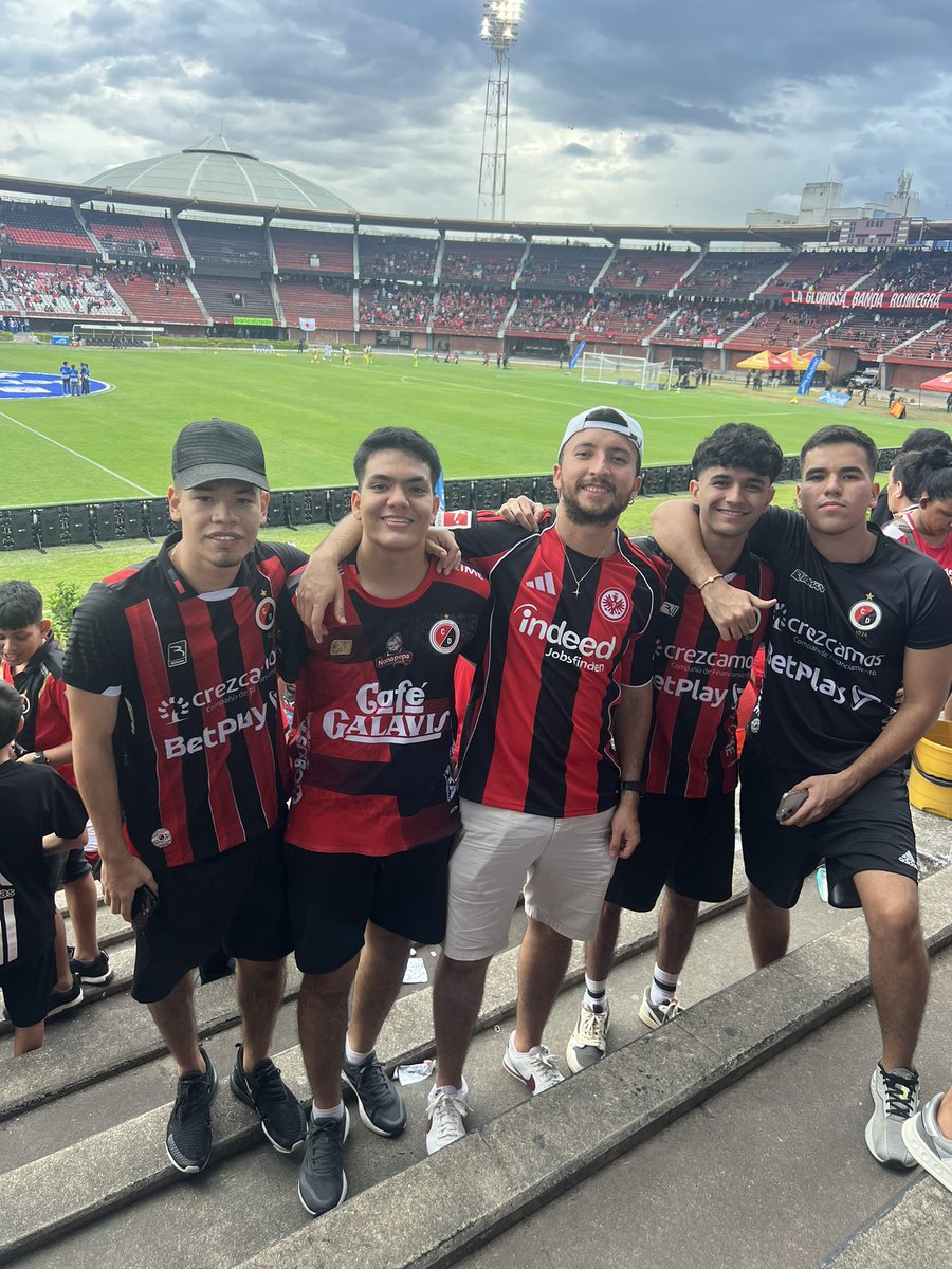 Viví mi primer clásico, estuve con mis amigos pasándolo chévere e hice un vlog con <a href="/SoyCamiloMD/">Camilo MD🇨🇴</a> (la 🐐 del FPC en redes).

La vida es bella y será mucho más bella 🚬🚬