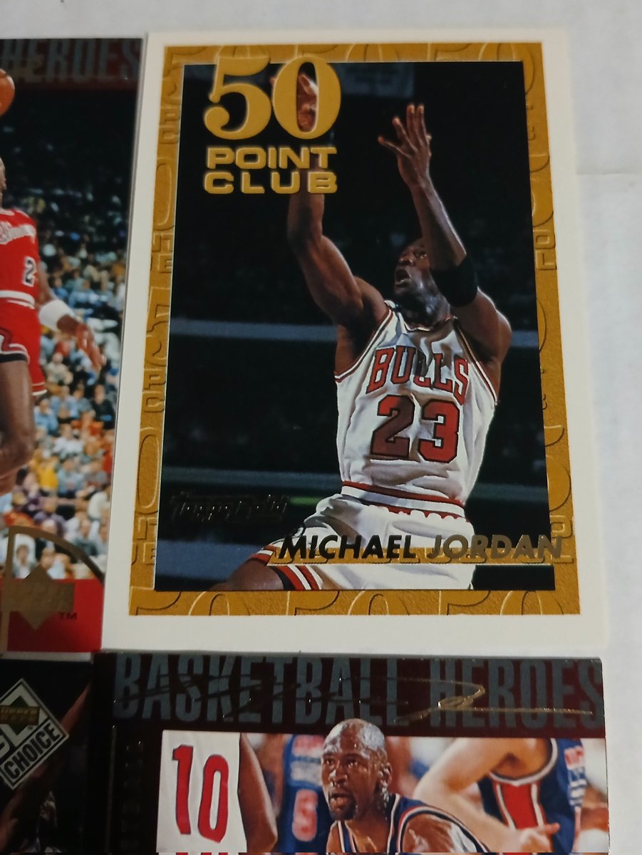 Slider_Nft_Art's tweet photo. Let's see some more jordan cards ๐ I definitely need more penny sleeves and top loaders ๐ ๐ญ #veve #cards #jordancards @Fro_Clover https://t.co/amIjWffbFI