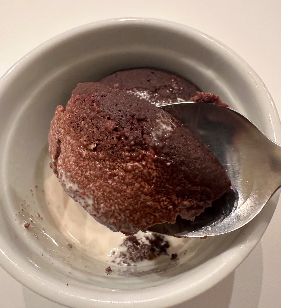 free_style_chef's tweet image. I skipped directly to dessert instead of eating dinner. 😬😋

Chocolate muffin with vanilla cream. So good!

#twittersupperclub #sweettreat #cake