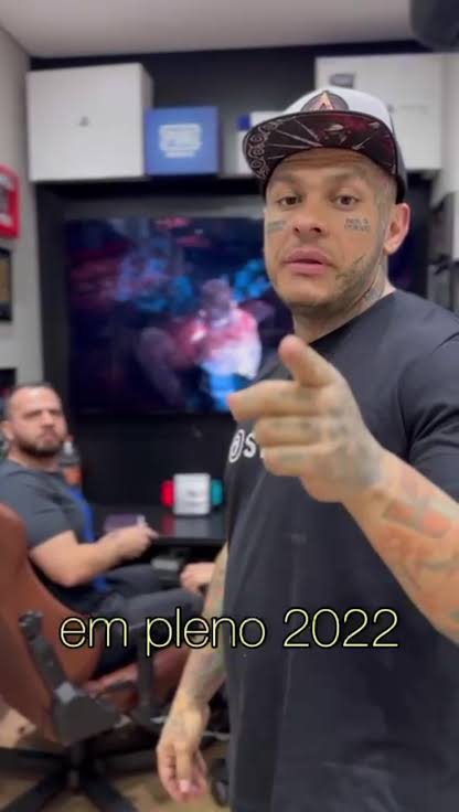 lucasmanteymeme's tweet image. Todo ano o Toguro cria algum meme bora bill do verão, ninguém nunca teve tanto controle do público hetero quanto ele