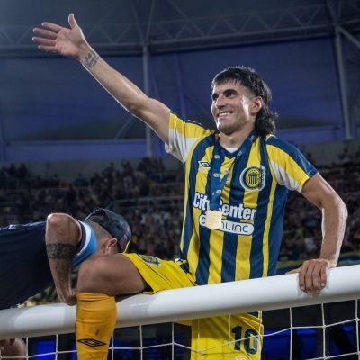 estoescentral's tweet photo. Los vuelve loco ese muchacho. Es lógico. Les arruino una generación. https://t.co/kXjcfUKDLw
