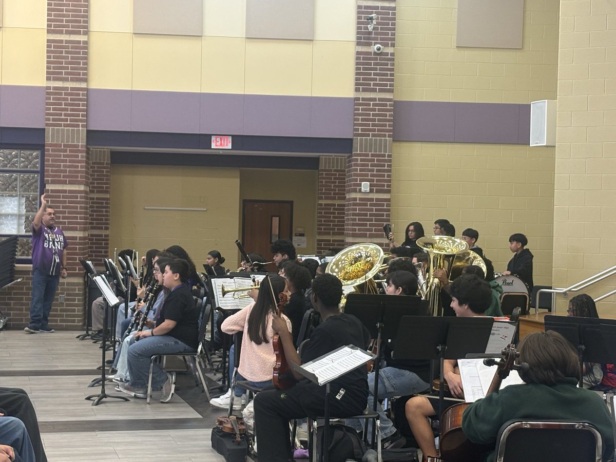mrjhcounseling's tweet photo. We enjoyed showcasing some of our fine arts for the 5th grade students today! Welcome future Mavs! 💜💛💜💛 @MRJHMavs https://t.co/NO0r5IH3e4