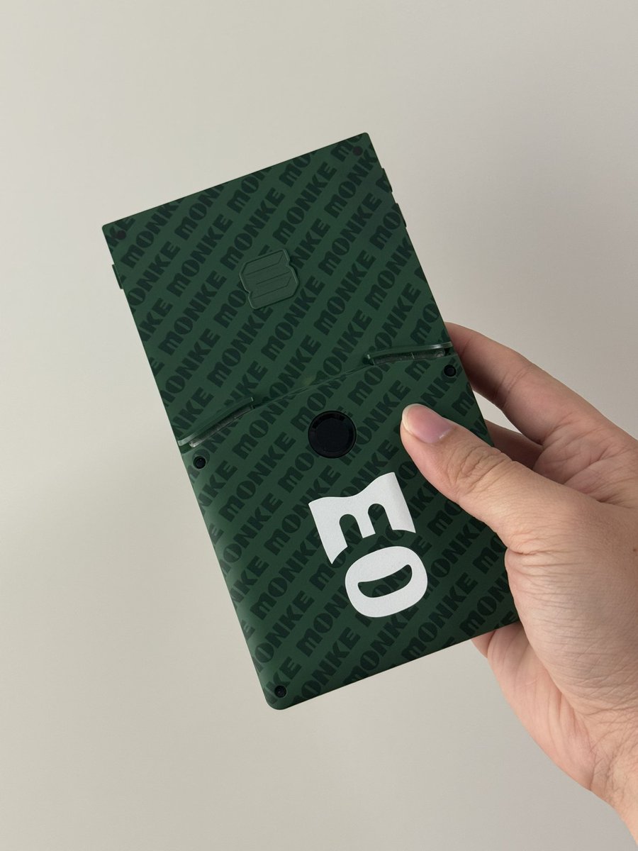 Finally received my <a href="/playsolana/">Play Solana | PSG1</a> x <a href="/MonkeDAO/">MonkeDAO🍌</a> PSG1! Can’t wait to get started 👾🐵 #PSG1 #PlaySolana #PLAY