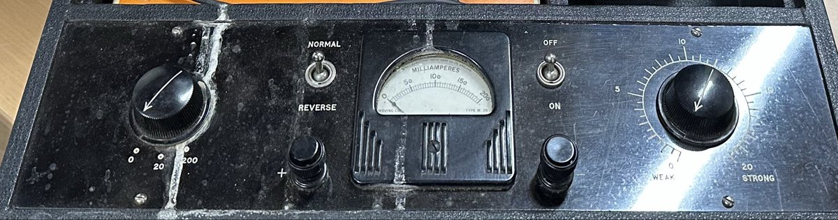 AmbroseAClarke's tweet photo. Cool old mystery device brought in tonight to unravel its purpose: A 1930s electric shock therapy quack device. @TOG_Dublin are fans of things that quack, I suppose! https://t.co/HzcISC4uBY