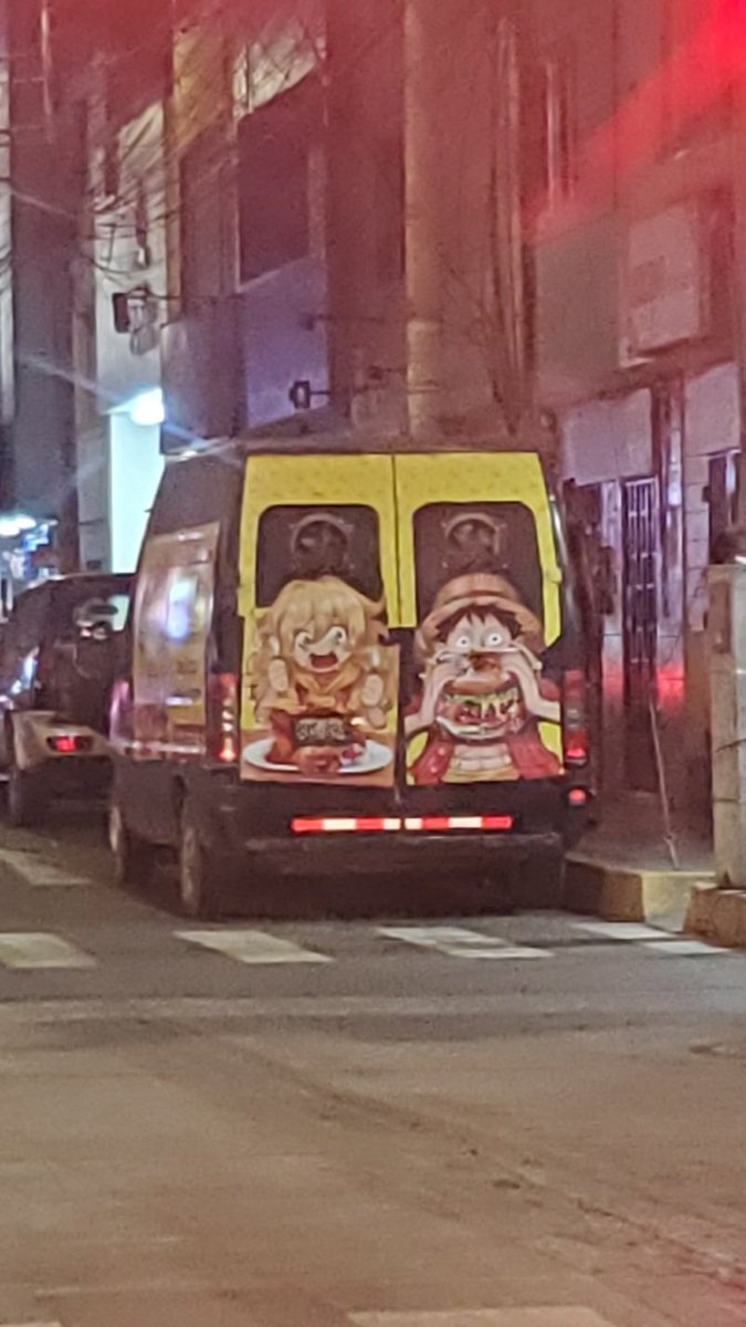 CoolLime5's tweet photo. @JoshBrodySSB I missed pics of a Goku restaurant and SSB train, but got one of a One Piece food truck lol https://t.co/Wti32s8Gj1