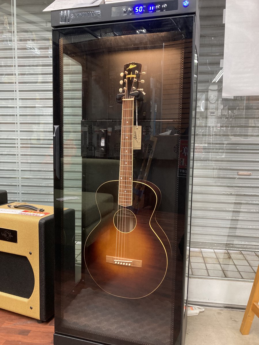 apollonmusic's tweet photo. 1月に入ってから雪や乾燥の時期に入ってますが

・ネック反りなし
・フレットのバリは出ない
・ボディ割れなし
など効果デカいです

💫内蔵の加湿・除湿システムによって、ギター,ベースに最適な環境を自動で維持可能です💫

#SOUNDMAKER #MMF1 #MMF2 https://t.co/8myf727ZOD
