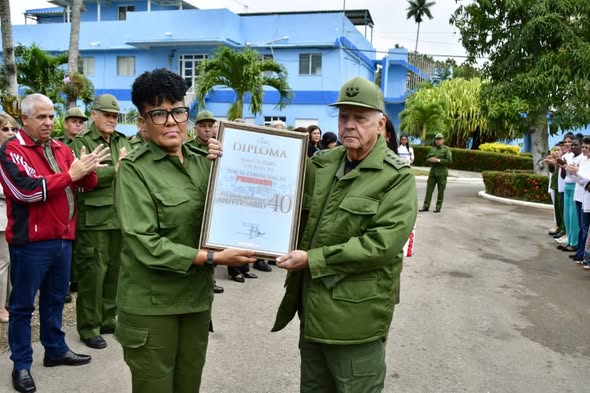 🇨🇺 Desde el <a href="/MINSAPCuba/">Ministerio de Salud Pública de Cuba</a> felicitamos al Centro de Investigaciones Científicas de la Defensa Civil en el 40 aniversario de su fundación.
El trabajo conjunto que hemos realizado desde entonces, se ha convertido en puntal de elevada valía para el Sistema Nacional de #Salud.