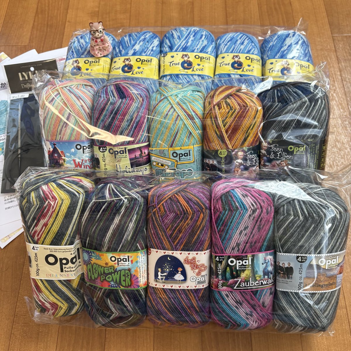 purple_on__'s tweet photo. 2026年初買い毛糸はテライさんの福袋🧶opal毛糸15玉と80センチ輪針と編み図のセット楽天で20260円👀ドキドキでポチりましたが大大大満足❣️
というかもう1月終わる👀早過ぎ‼️
#opal毛糸　#テライ https://t.co/HoWTw8srN3