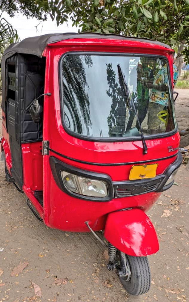 Eng_Matarra's tweet image. BAJAJ INAUZWA 

AINA - TVS KING 🔥 🤴 

REG" #DRS
▪️Cc. 200
▪️Engine safi 
▪️Starter Inapiga 
▪️Cover &amp;amp; Seat safi
▪️Tairi zote mpya 🛞
▪️Full Documents ✅️ 

#BEI - MIL 6

IPO DAR (Mikoani Tunasafirisha)

CALL 📞 📲-0793022184
WHATSAPP-0719542184
