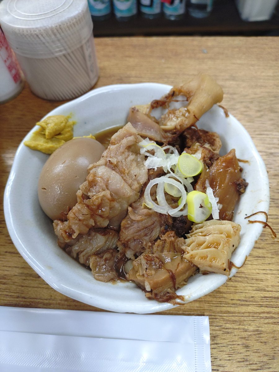 katorigorogoro's tweet photo. 本日の煮込
ちょっと浅めだけど
デカい
某有名ミュージシャンが来ててちょっと興奮
HさんLastDay
天職だと思ってたけど
他業種行っても頑張れ💪
これからは客として一緒に飲もう https://t.co/sSFf842A4M