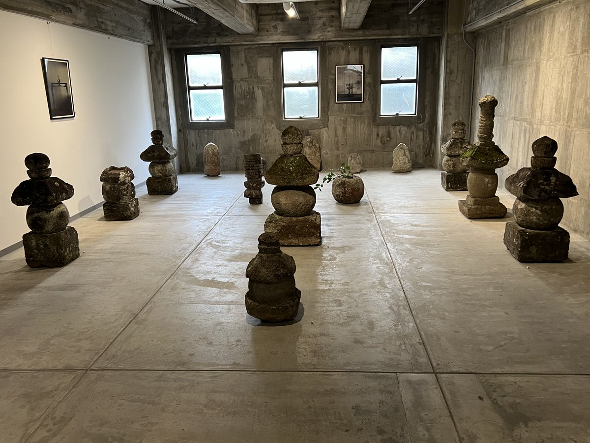 工芸青花で行われている国東半島の石塔の展覧会は類例のないもので