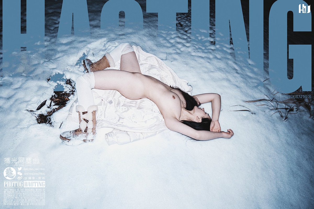 携光同尘/26年第一场雪2

​一群人的狂欢
​是
​一个人的孤单…

Photo by:：<a href="/sheying_haoting/">摄影师浩廷</a>
Model： <a href="/_1XYZ1_/">-XYZ-</a>
<a href="/DnewHome/">丽人网 📷</a> <a href="/Fengsiyuan/">Mr.死因</a>
#约拍 #人体艺术 #独立摄影 
#HAOTING #摄影浩廷 #浩廷
#NSFW #NudeArt #NudePhotography 
#ArtisticNude #BoudoirPhotography