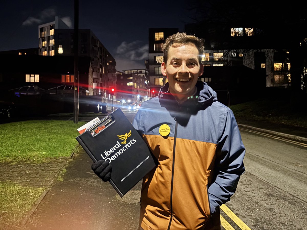 Someone’s knocking at your door… it’s me and your local Lib Dem team 👋

Despite the bloomin’ brisk wind, the team and I were out again last night as usual, big coats on and knocking doors to chat about the issues that matter locally.