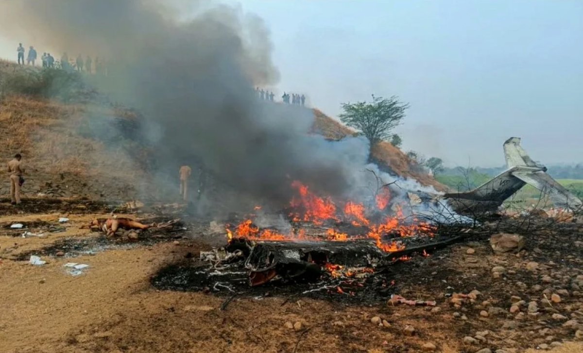 आज एक अत्यंत दुःखद समाचार ने हम सभी को स्तब्ध कर दिया है।
नेशनलिस्ट कांग्रेस पार्टी के वरिष्ठ नेता एवं महाराष्ट्र के उपमुख्यमंत्री श्री अजित पवार जी का एक विमान दुर्घटना में असमय निधन हो गया।
यह खबर पूरे राज्य और देश के लिए अपूरणीय क्षति है।  

अजीत पवार जी न केवल एक वरिष्ठ
