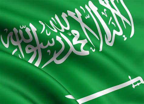 mjharbi's tweet photo. المسألة بسيطة واضحة وليست بذلك التعقيد..
هنالك من يصلح في الأرض، يعمرها ويخدم دينه ووطنه، ويشيع الأمن والسلام، ويدعم العرب والمسلمين ويحل مشاكلهم ويساعد كل محتاج.. وهناك من يفسد في الأرض ويهلك الحرث والنسل ﴿وَإِذَا تَوَلَّىٰ سَعَىٰ فِي الْأَرْضِ لِيُفْسِدَ فِيهَا وَيُهْلِكَ الْحَرْثَ وَالنَّسْلَ ۗ وَاللَّهُ لَا يُحِبُّ الْفَسَادَ﴾ 205 البقرة، ويقتل ويشرد الآمنين ويقتلع الشجر والحجر ويدمر الدول ويتأمر عليها ككفرة اليهود ومن والاهم، وردُّنا واقعٌ ينطق شعراً وبياناً:
وَالْـيَــوْمَ أَقْـرَأُ تَـارِيـخِـي فَيَـرْفَعُــنِــي
إِلَى الثُّرَيَّـــا.. وَشُــكْرِيْ فَارِعٌ خَـضِــرُ
كُلُّ الْكُنُوزِ هُنَا فِي مَوْطِـنِـي فُتِـحَـتْ
لِلْعَابرِينَ وَكَمْ فِـي الْخلْـقِ مَنْ عَبَرُوا
إِنَّا ارْتَـأَيْـنَا.. بِأَنْ تَبْقَى حَضَـــــارَتُـنَـــا
رَمْـزَاً مُضِـيـئَاً.. فَكَانَ الْـفِعْـلُ والْفِـكَرُ
مَا هَمَّـنَــا بَعْدَ أَنْ صُـنَّـا مَــبَادِئَنَـــــــا
إِنْ يَشْكُرِ الْخَلْقُ مَسْعَانَا وَإِنْ كَفَـرُوا
فَنَحْنُ مِنْ أُمَّةٍ بِالنُّــــورِ قَدْ عُجِــنَــتْ
فِيهَا النُّبُــــــوءَةُ، وَالْآيَـــاتُ، والْـعِــبَرُ

#محمد_جبر_الحربي 
#السعودية 
#الرياض