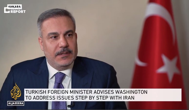 ali_heydari64's tweet image. 1/
فیدان در گفتگو با الجزیره:
-حمله به ایران اشتباه است،شروع دوباره جنگ هم اشتباه است. 
-ایران آماده مذاکره مجدد درباره پرونده هسته‌ای است.توصیه من به دوستان آمریکایی؛پرونده‌ها را باایرانی‌ها یکی‌یکی ببندید.از پرونده هسته‌ای شروع کنید،آنرا ببندید و همه موضوعات را یکجا مطرح نکنید.