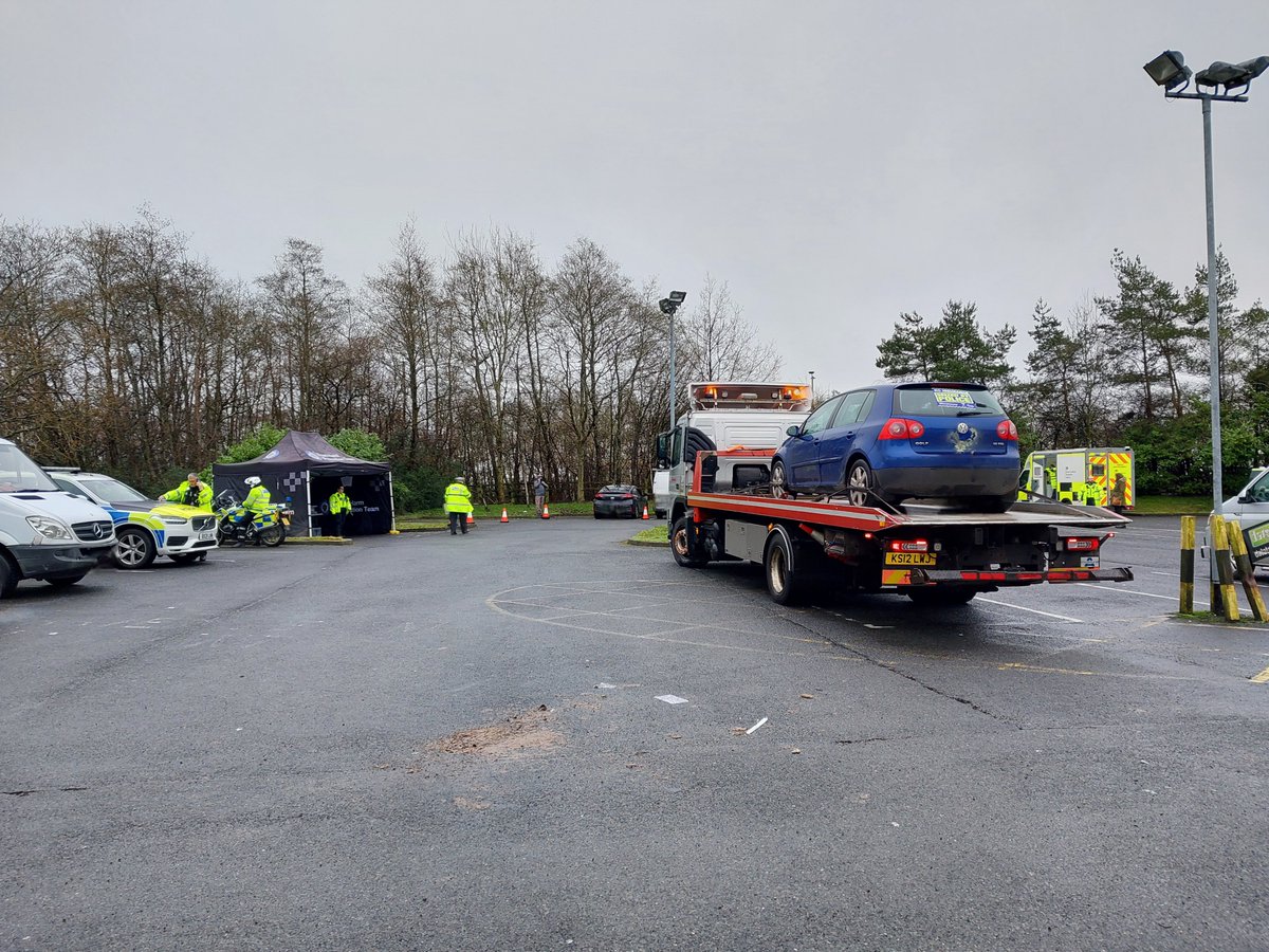 EttingshallWMP's tweet image. PC's and PCSO's took part in a Multi-Agency Road Safety Operation yesterday on SpringVale Way, with vehicles seized for no insurance or MOT and arrests made for other offences 🚗👮‍♀️ #Ettingshall @WolvesPolice