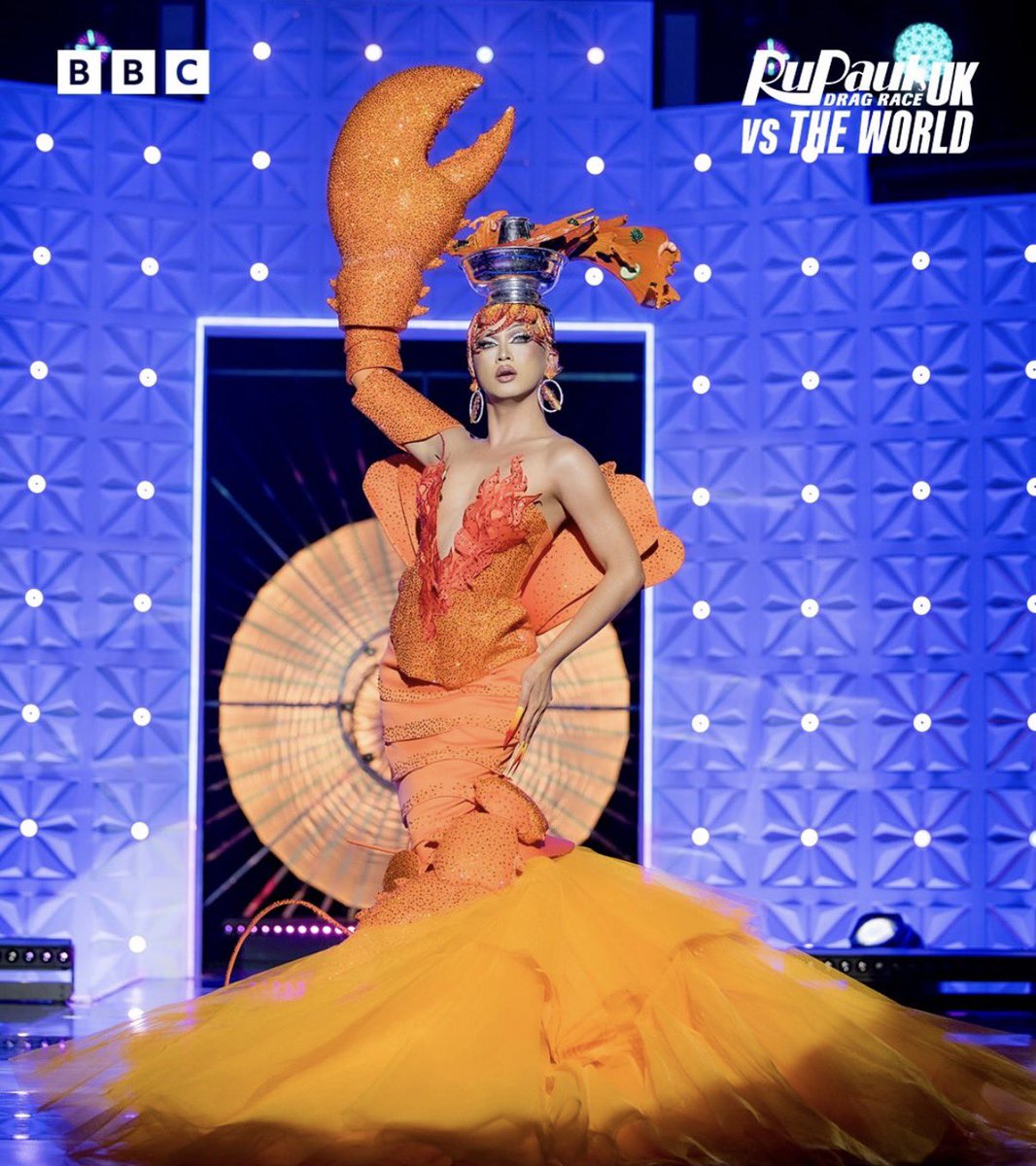 สันติ. tweet media