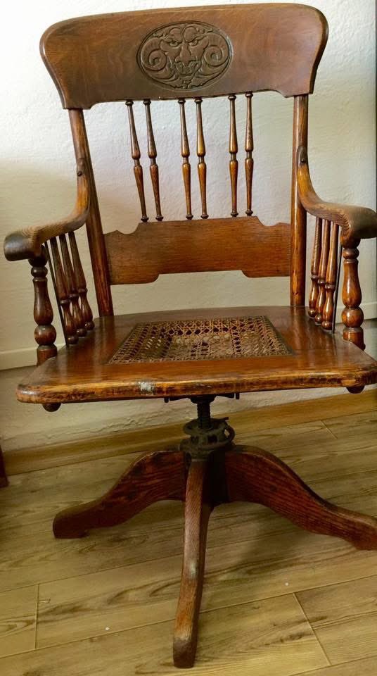 12 yıl 7 ay 8 gündür kapalı olan Haydarpaşa Gar binasından Haziran 2025 de demiryolcular sürgüne gönderilirken aslan başı motifli ahşap makam sandalyesi de olmak üzere tarihi mobilyaların Haydarpaşa Liman sahasındaki bir depoya konulmuş