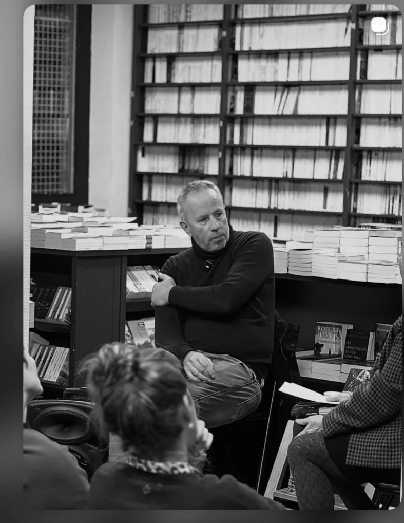 Merci pour ce moment dans la librairie L'écume des pages. Promesse tenue. Il y avait foule. Cela me fait vraiment plaisir.

@ecumedespages @alexandrelacroix.lesmots.philo @cpsyroukis <a href="/lucas_berriat/">Lucas Berriat</a> @arelstudio_

#littérature #essai #philosophie