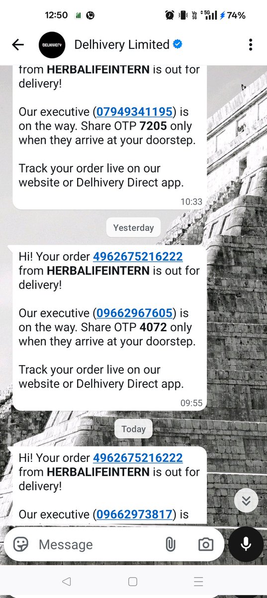 MeAnchal's tweet photo. Not getting this parcel from the last 3 days
Kindly take a look @delhivery https://t.co/wD9n8VPjOA