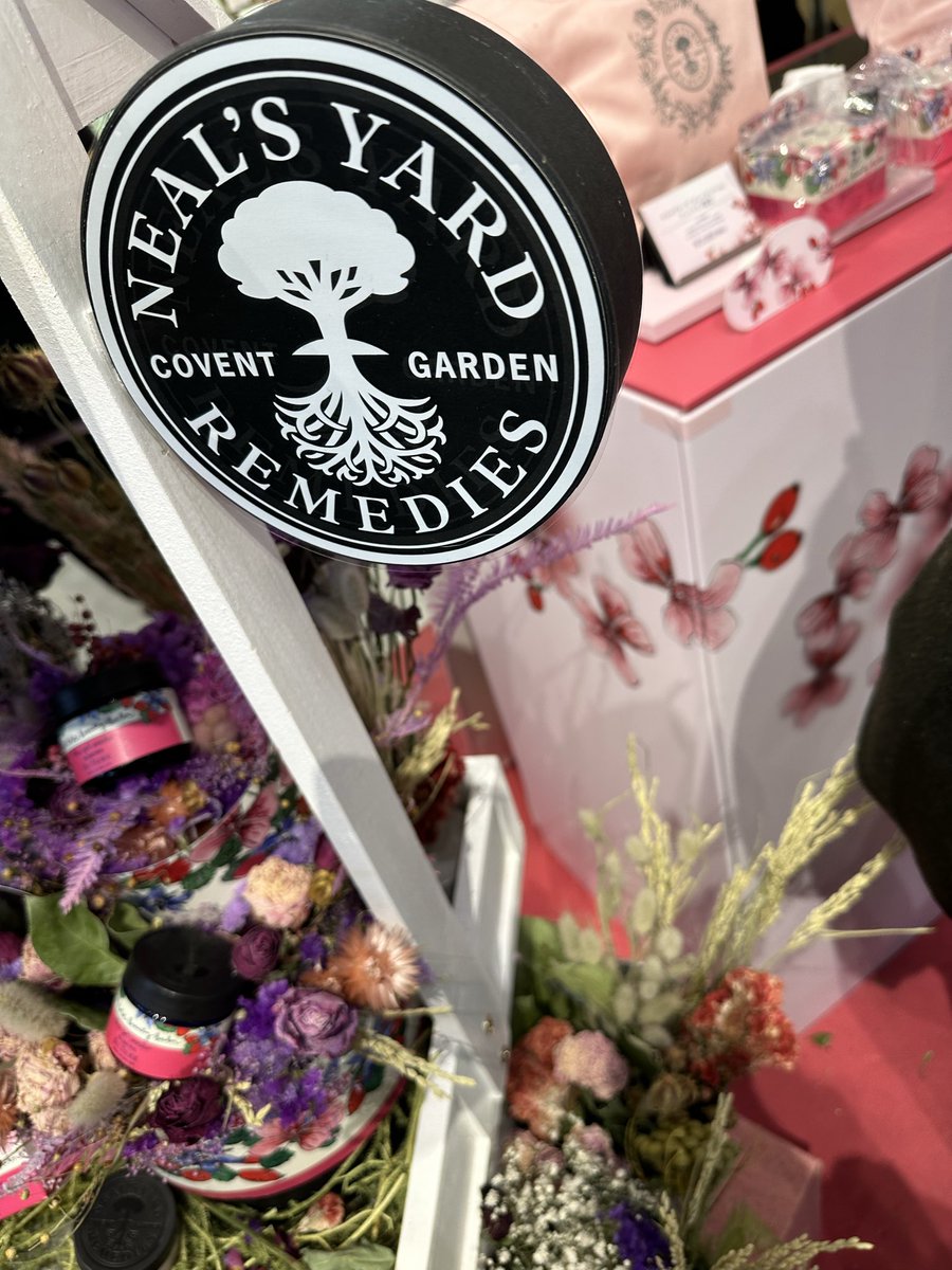 #ワールドローズビューティーバーム