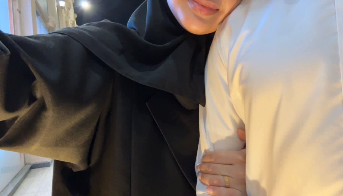 لا يوجد سكن لحياةِ الانسان إلّا مع زوجِه

Tidak ada rumah sejati bagi seseorang kecuali bersama pasangannya