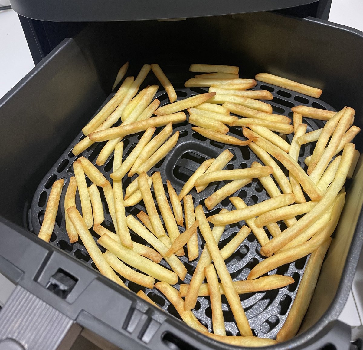 yukitichqn's tweet image. ノンフライヤーすげえ‼️‼️‼️
油無しなのにふつーにマッ〇クやん‼️‼️‼️ポテトうめーーー‼️‼️

あ、当欠しました