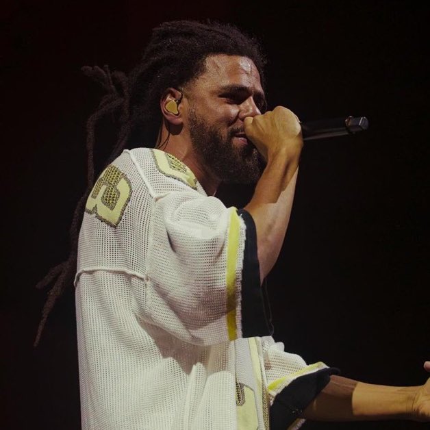 S I H L E T H E P L U G tweet media